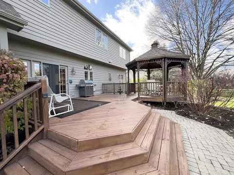 Exterior - 30 W786 Warwick Way, Wayne, IL 60184 photo 3 of 11