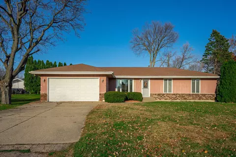 2126 Arnold Ave, Rockford, IL 61108
