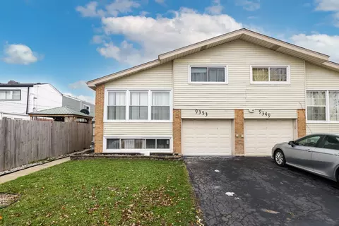 9353 Twin Oaks Ln, Des Plaines, IL 60016