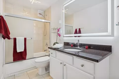 100 E Walton St #36E, Chicago, IL 60611 photo 14