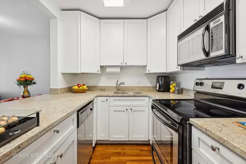100 E Walton St #36E, Chicago, IL 60611 photo 4