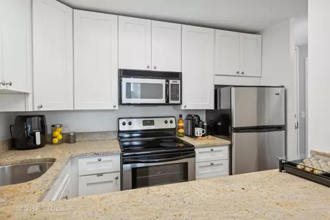 100 E Walton St #36E, Chicago, IL 60611 photo 5