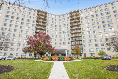 6933 N Kedzie Ave #502, Chicago, IL 60645