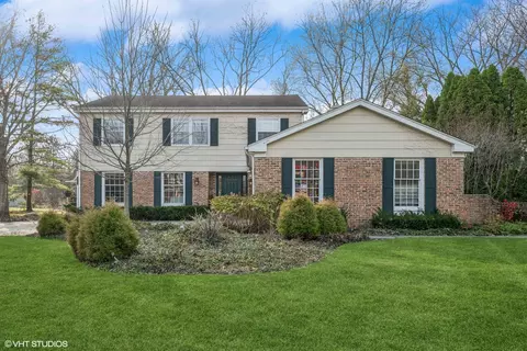 1336 S West Fork Dr, Lake Forest, IL 60045