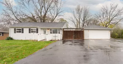1737 Oakwood Ln, Joliet, IL 60433