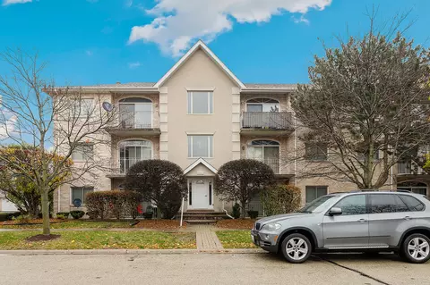 9437 S 79th Ave #304, Hickory Hills, IL 60457