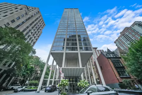 1300 N Astor St #7B, Chicago, IL 60610