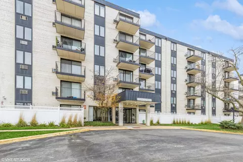 9731 N Fox Glen Dr #1B, Niles, IL 60714