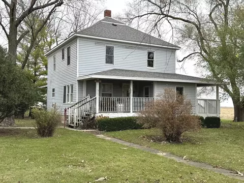 609 E Main St, Ashkum, IL 60911