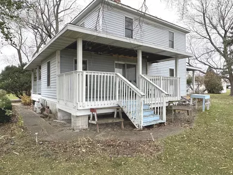 Exterior - 609 E Main St, Ashkum, IL 60911 photo 3 of 5