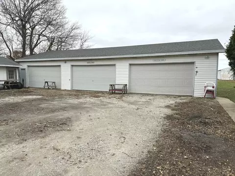 Exterior - 609 E Main St, Ashkum, IL 60911 photo 2 of 5