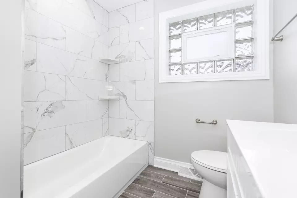 Bath - 1901 W 71st St, Chicago, IL 60636 photo 2 of 4
