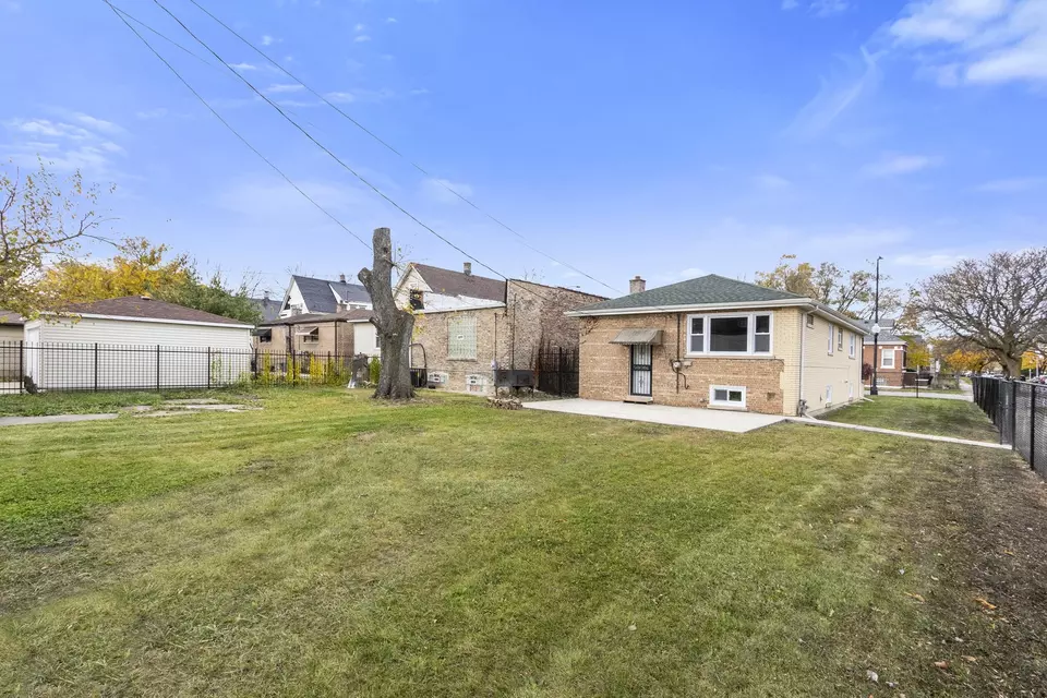 Exterior - 1901 W 71st St, Chicago, IL 60636 photo 4 of 5
