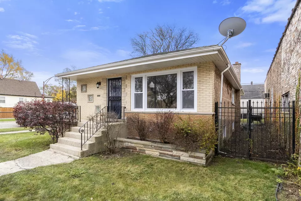 Exterior - 1901 W 71st St, Chicago, IL 60636 photo 2 of 5