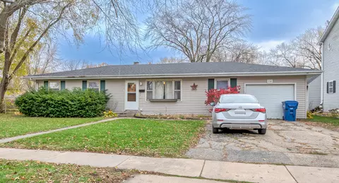 1740 Seaman Ave, Dekalb, IL 60115