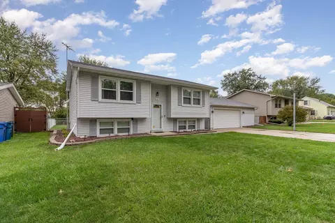 259 Walnut Ln, Crown Point, IN 46307