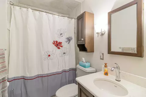 Bath - 259 Walnut Ln, Crown Point, IN 46307 photo 1 of 3