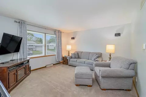 Living - 259 Walnut Ln, Crown Point, IN 46307 photo 1 of 2