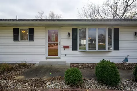 310 W Cleveland St, Cullom, IL 60929 photo 2