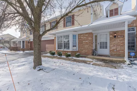 10141 Cambridge Dr #G, Mokena, IL 60448