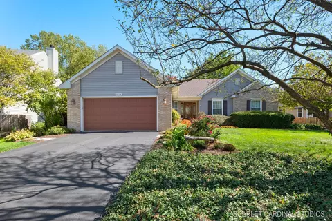 2526 Meadow Green Ct, Aurora, IL 60506