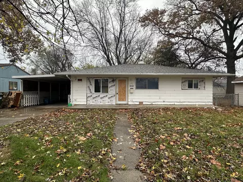 908 W 13th St, Sterling, IL 61081