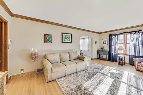 Living - 725 Augusta Ave, Elgin, IL 60120 photo 2 of 3