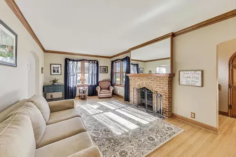 Living - 725 Augusta Ave, Elgin, IL 60120 photo 1 of 3