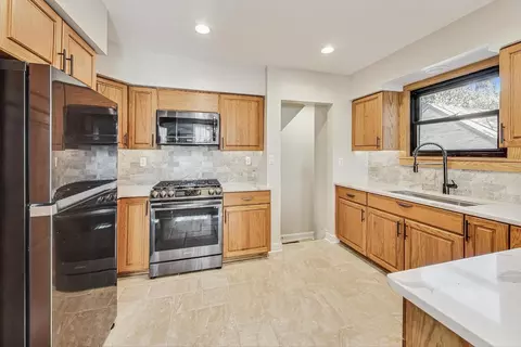 Kitchen - 725 Augusta Ave, Elgin, IL 60120 photo 1 of 3