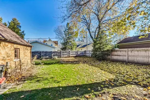 Exterior - 725 Augusta Ave, Elgin, IL 60120 photo 3 of 5