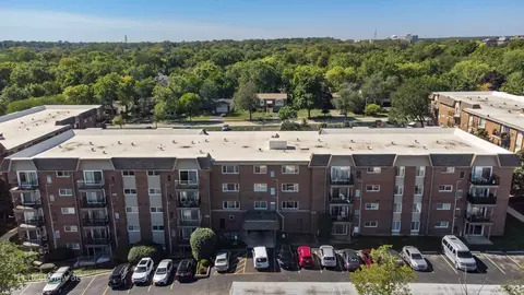 4500 Beau Monde Dr #110, Lisle, IL 60532