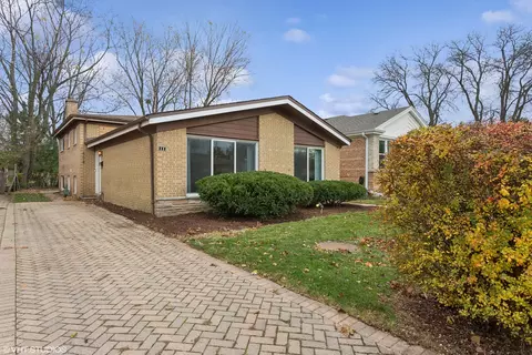 608 Lavergne Ave, Wilmette, IL 60091