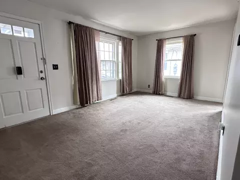 Living - 811 E 15th St, Sterling, IL 61081 photo 1 of 5