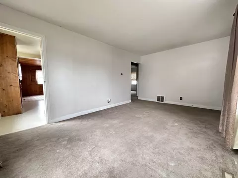 Living - 811 E 15th St, Sterling, IL 61081 photo 2 of 5