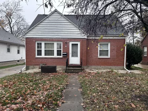 811 E 15th St, Sterling, IL 61081