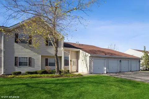 117 Gant Cir #D, Streamwood, IL 60107
