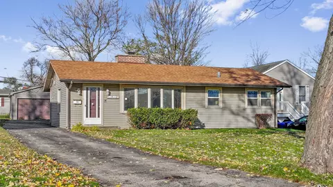 1812 Burlington Ave, Lisle, IL 60532