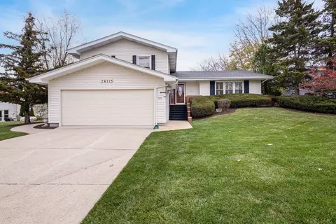 2 S115 Monticello Ct, Glen Ellyn, IL 60137