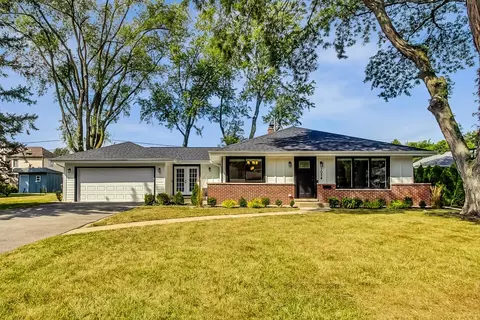 1024 Huber Ln, Glenview, IL 60025
