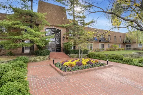 1220 Park Ave #135, Highland Park, IL 60035