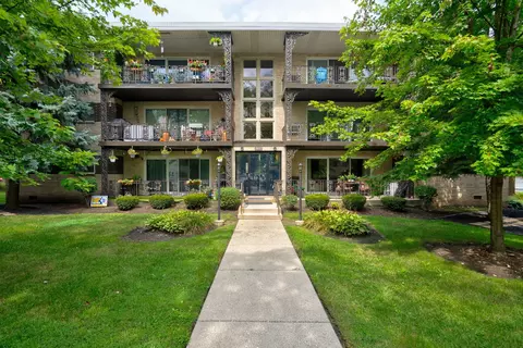 911 8th Ave #4, La Grange, IL 60525