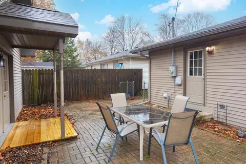 1009 Mcgregor St, Bloomington, IL 61701 photo 3