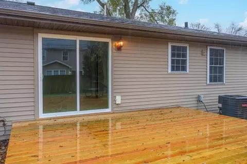 1009 Mcgregor St, Bloomington, IL 61701 photo 4