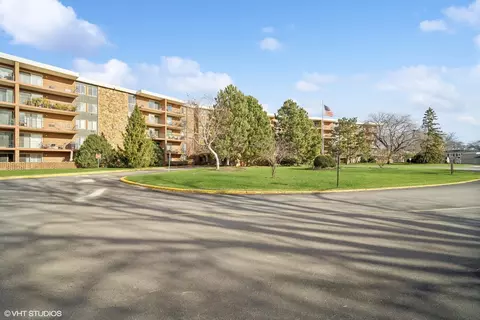 16 E Old Willow Rd #404S, Prospect Heights, IL 60070