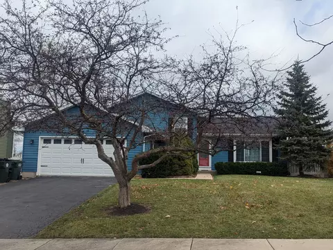 669 Penn Blvd, Lindenhurst, IL 60046