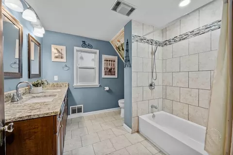 Bath - 111 Hamilton Ave, Elgin, IL 60123 photo 1 of 1