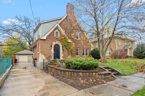 111 Hamilton Ave, Elgin, IL 60123
