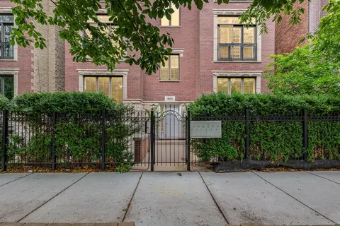 1365 N Mohawk St #3S, Chicago, IL 60610