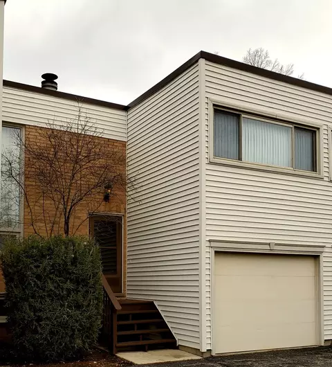 372 Cedar Tree Ct, Hoffman Estates, IL 60169