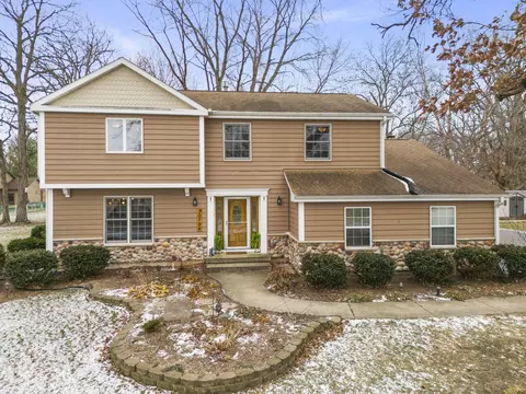 30796 Royal Oak Rd, Genoa, IL 60135